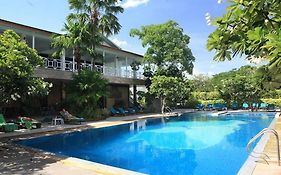 โรงแรมริเวอแควร์